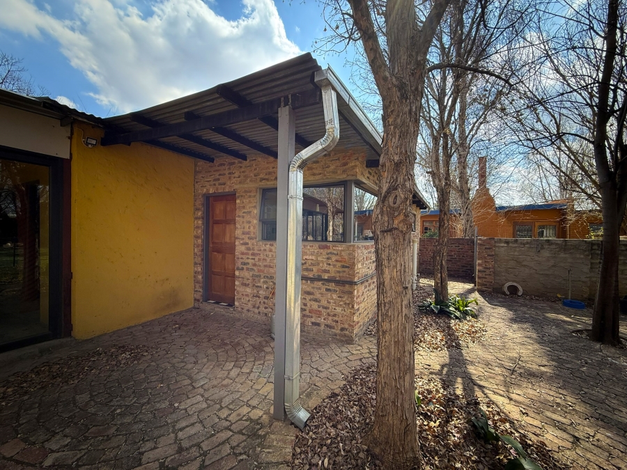 5 Bedroom Property for Sale in Van Der Hoff Park North West